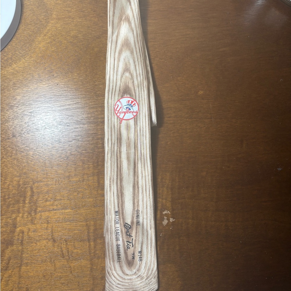 Tie Genuine Baseball Bat with Wood Grain
